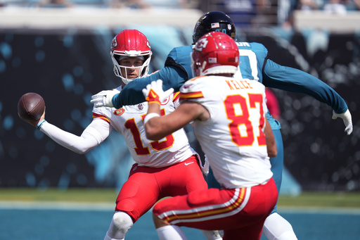 Mahomes throws 4 TD passes as Chiefs beat Jaguars 27-17