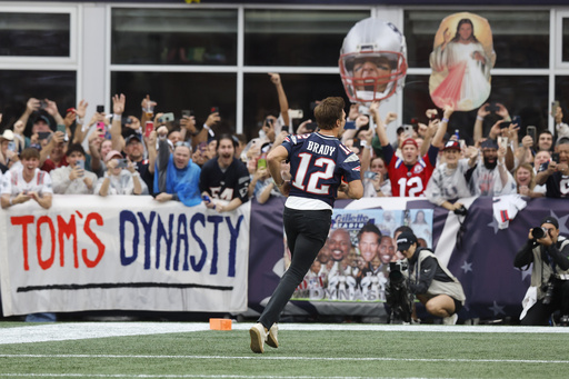 Tom Brady returns to hero's welcome in New England and declares himself a ' Patriot for life'