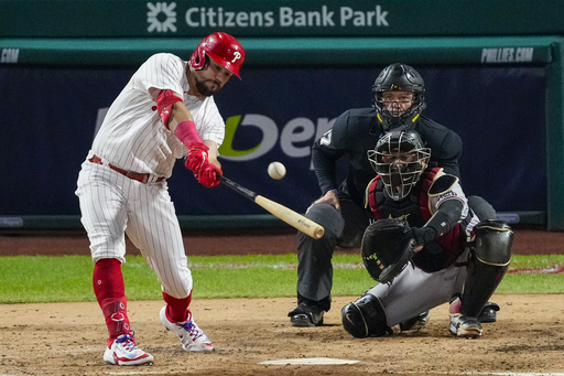 Phillies rout Diamondbacks 10-0 to win Game 2 of NLCS