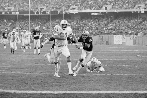 Former 49ers tight end Russ Francis, 70, dies in plane crash